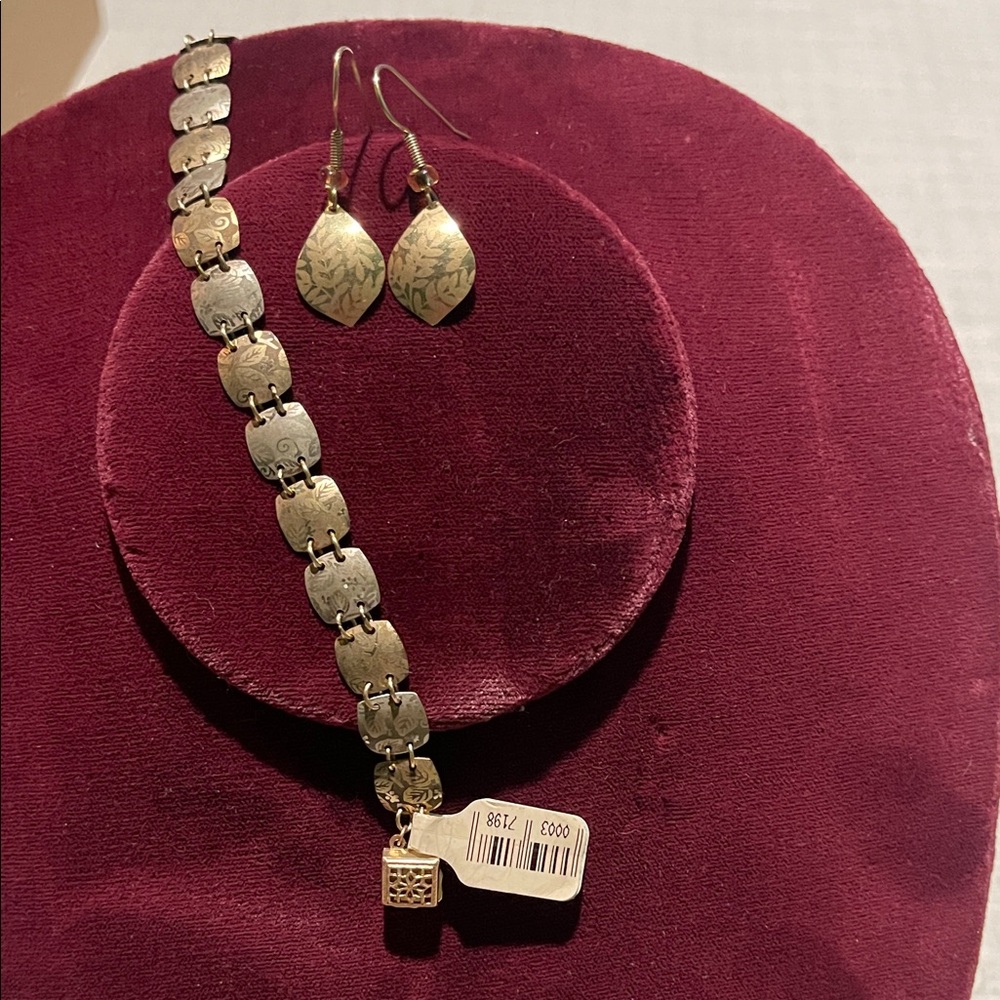 Holly Yashi Bracelet and Earring Set! Elegant niobium jewelry set! Bracelet.
